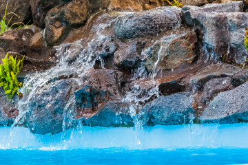 Cascade de bassin de jardin  © Unclesam