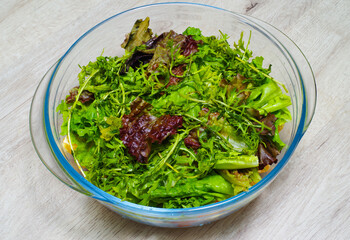 Salad with tangerine and ham