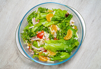 Salad with tangerine and ham