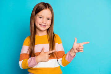 Close-up portrait of her she nice attractive pretty lovely cheerful cheery girl demonstrating copy...