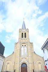Fototapeta na wymiar L'Église catholique Notre-Dame-du-Perpétuel-Secours à Gravelines.
