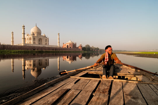 Boatman close to the Taj Mahal