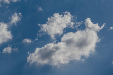 Fototapeta na wymiar Fluffy clouds in a blue sky background and pattern