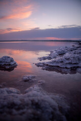 Naklejka premium Sunset over pink saltlake in Spain, Torrevieja 