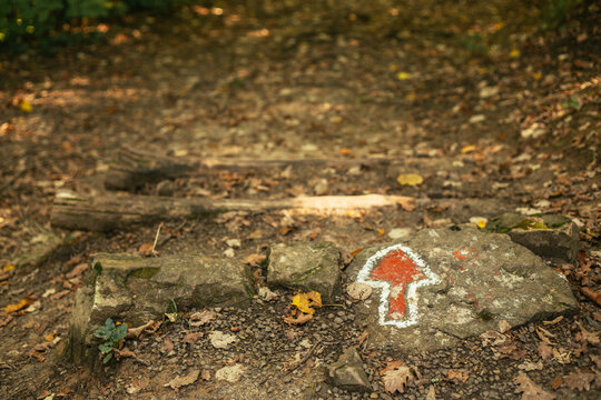 Go right - sign on mountain trail