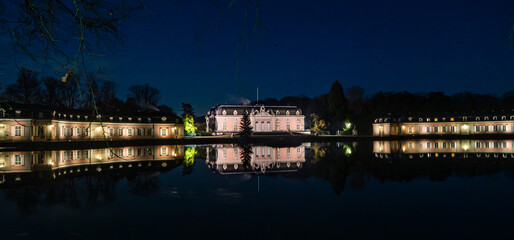 Fototapeta na wymiar Schloss Benrath bei Nacht