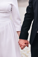 Obraz premium Young successful guy and girl holding hands