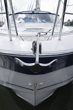 Frontside of a sailing yacht in a marina