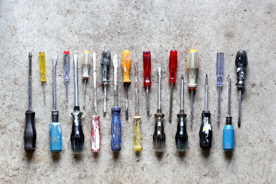 Old and dirty screwdriver set
