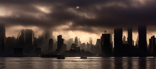 Fototapeta na wymiar Dramatic sky over New York 1