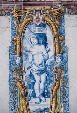 Ornate tiles at Plaza 5 de Outubro