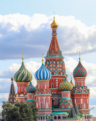 Fototapeta na wymiar Saint Basil's Cathedral (the Cathedral of protecting veil of the most holy Mother of God on the moat) was built from 1555 to 1561 by order of Tsar Ivan IV the Terrible. Moscow / Russia 2020
