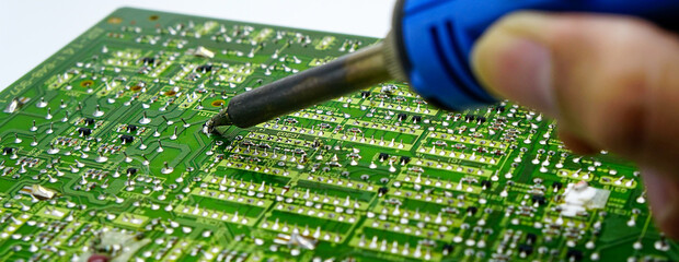 Repair of electronic devices, tin soldering parts.Electronics repair.