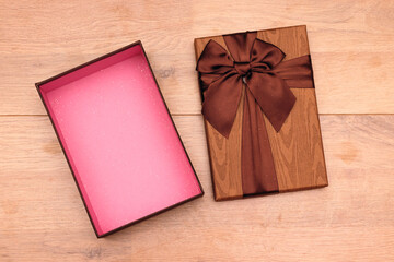  Brown elegant open gift box 