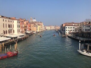 Pictures of Nature, Sky, Buildings, Dubai, France, Boats and many more