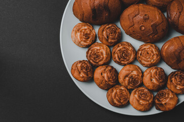 Cupcakes of different sizes on a black background with space for text.