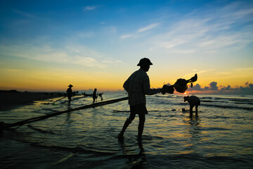 Nam Dinh, VIETNAM - August 1 :. Fishermen working in the fishing village of Hai Hau, Vietnam on August 1, 2014 in Hai Hau district, Nam Dinh .