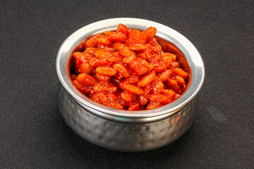 Baked kidney with tomato and pepper