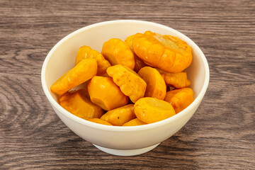 Marinated yellow patisson in the bowl