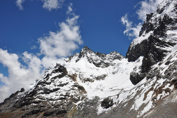 Fototapeta na wymiar Snow capped mountains in the Andes along the Salkantay trek in Peru