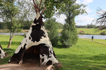 indians wigwam hut in forest view © Mikalai Drazdou