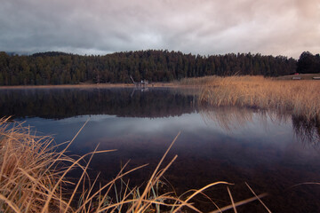 Stazersee mit Nebel im Indian Summer