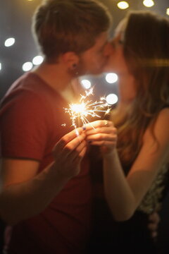couple kiss sparkler