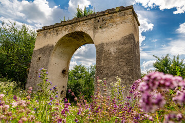 Fototapeta na wymiar A beautiful arch under the open sky on the territory of the castle..