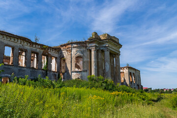 Fototapeta premium An old abandoned palace house in Izyaslav. Ukraine