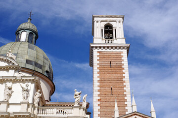 Cathédrale et campanile au-dessus de Vicence