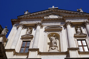 Façade d'une église