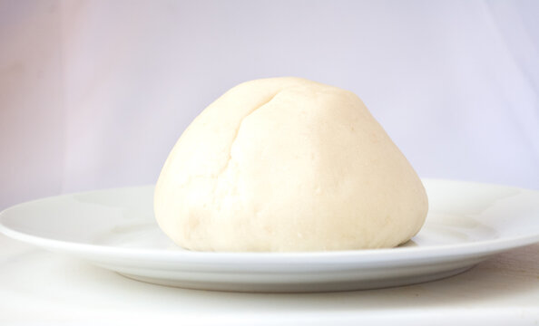 Pounded yam / semo on a white plate