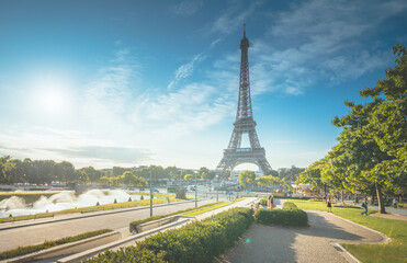 Obraz premium sunny morning, Paris, France