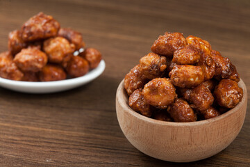 Wooden Bowl With Candied Organic Peanuts - Hypogaea de Arachis.
