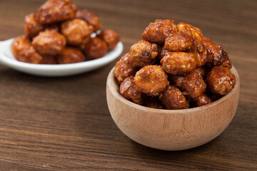 Wooden Bowl With Candied Organic Peanuts - Hypogaea de Arachis.