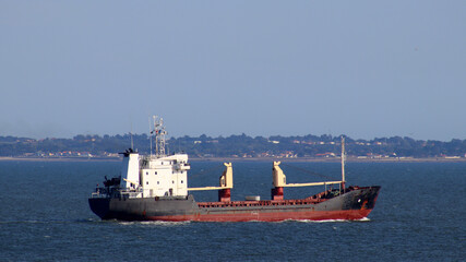 Fototapeta premium ferry et cargo