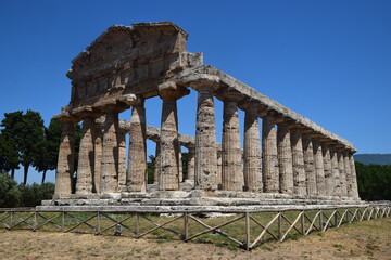 Paestum - Il tempio di Atena 