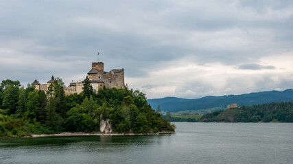 Fototapeta na wymiar Dunajec Castle in Niedzica. Summer panorama, Poland.