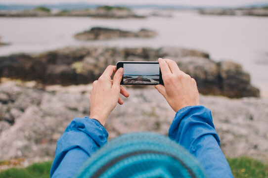 Taking a scenic photograph of a rugged landscape with a smartphone