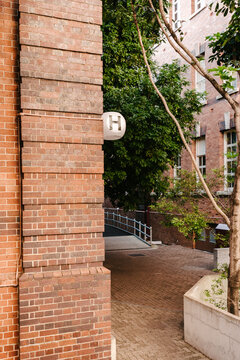 identifying letter on a brick building on a university campus