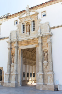 Porta F&Ocirc;&oslash;&Omega;&Ocirc;&oslash;&Omega;rrea (fachada Oeste), Gate of the Coimbra University