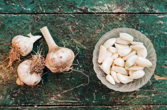 Garlic With Peeled Cloves