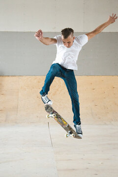 Skateboarder doing ollie