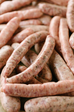 Raw chipolata sausages in mixed flavours
