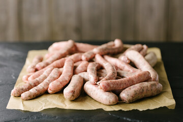 Raw chipolata sausages in mixed flavours