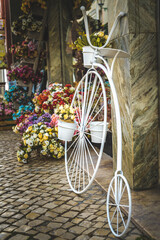 Fototapeta na wymiar decorative bicycle with flowers
