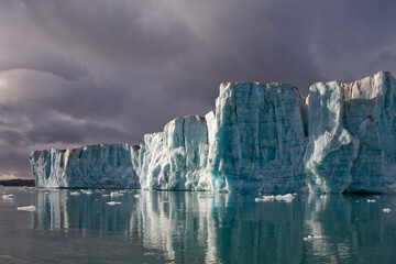 Fototapeta na wymiar Sveabreen Glacier, Svalbard, Norway
