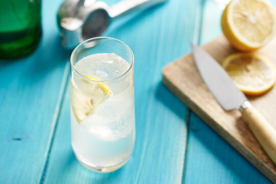 Gin fizz cocktail