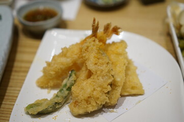본참치 코스요리 중 야채튀김