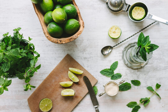 preparation of a mojito cocktail from above